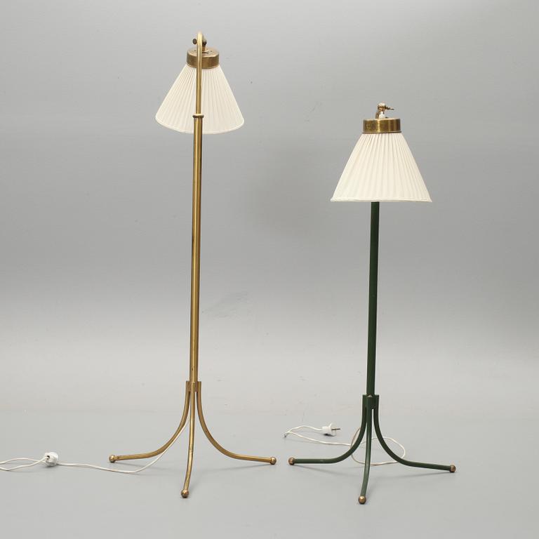 GOLVLAMPOR, 2 st, modell G1842 resp 1842, Josef Frank, Firma Svenskt Tenn.