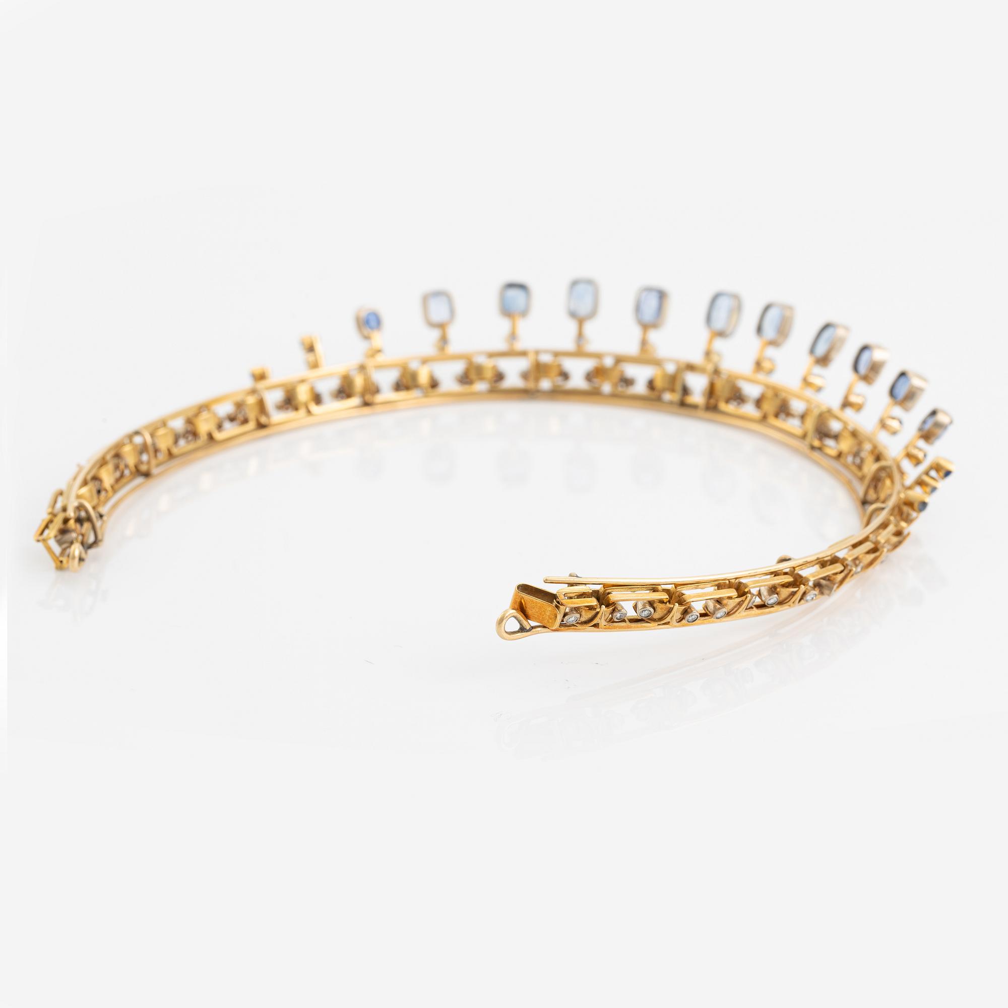 A tiara/necklace combination in 18K gold with sapphires and round brilliant-cut diamonds.