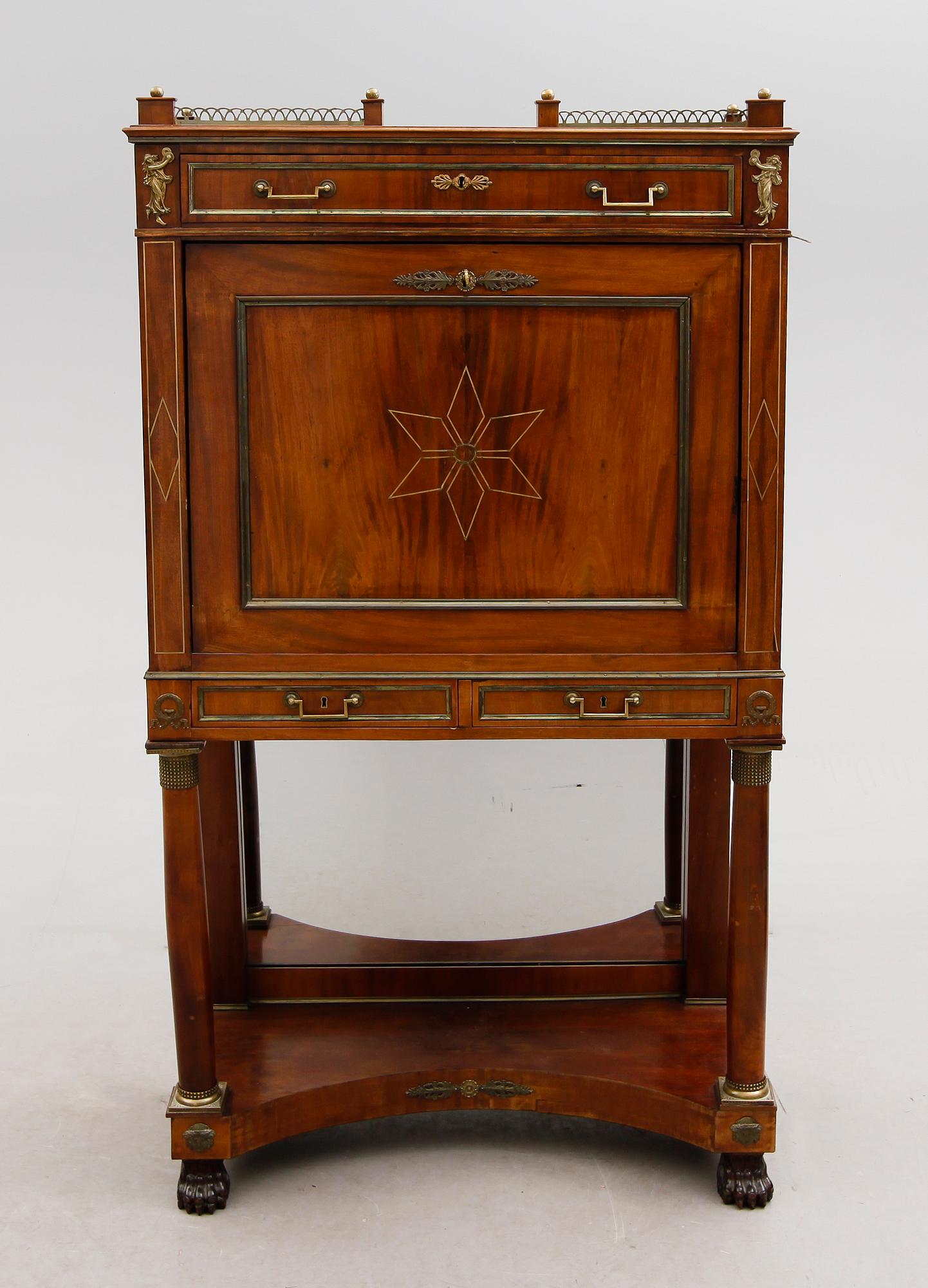 CHIFFONJÉ, empire, 1800-talets första hälft.