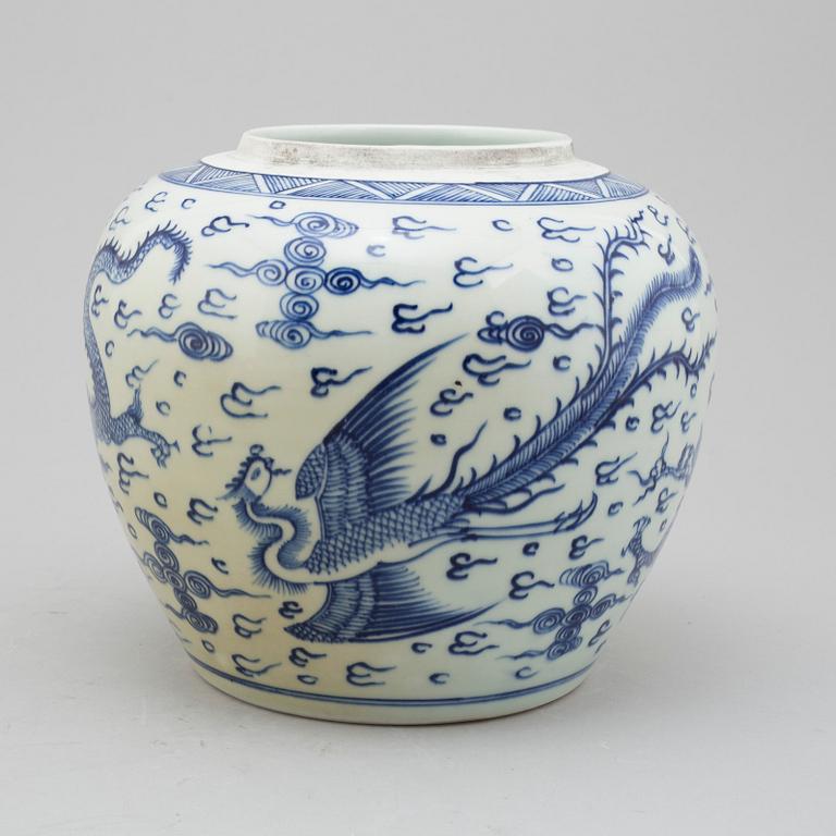 A blue and white jar, Qing dynasty, 19th century.