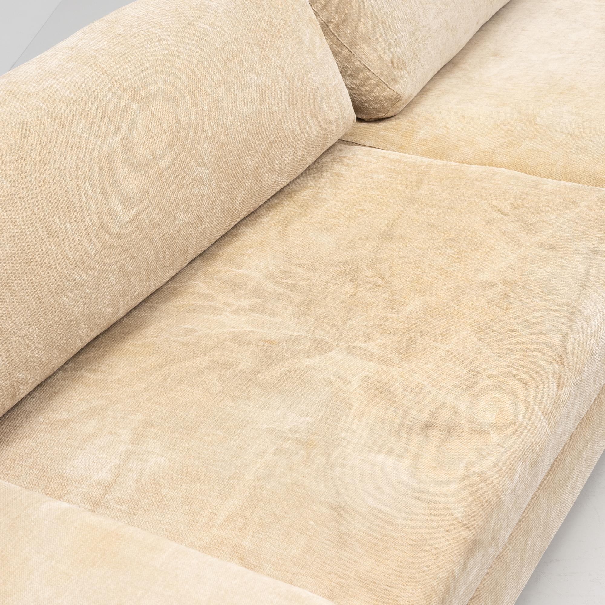 Manzoni e Tapinassi, a 'Plat' sofa, Arketipo, Italy.