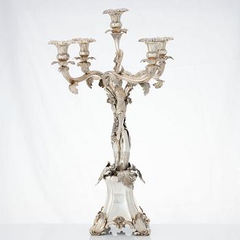 Gustaf Möllenborg-Féron, kandelabrar för fem ljus, ett par, silver, Stockholm 1858. Nyrokoko.
