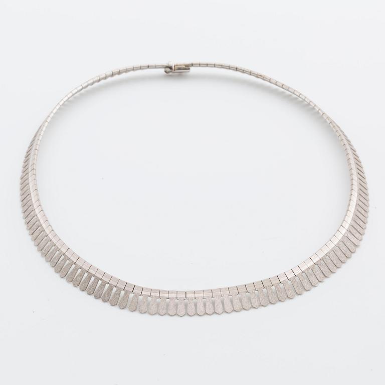 NECKLACE, semi-rigid link, 18K whitegold, approximatively 35 g.