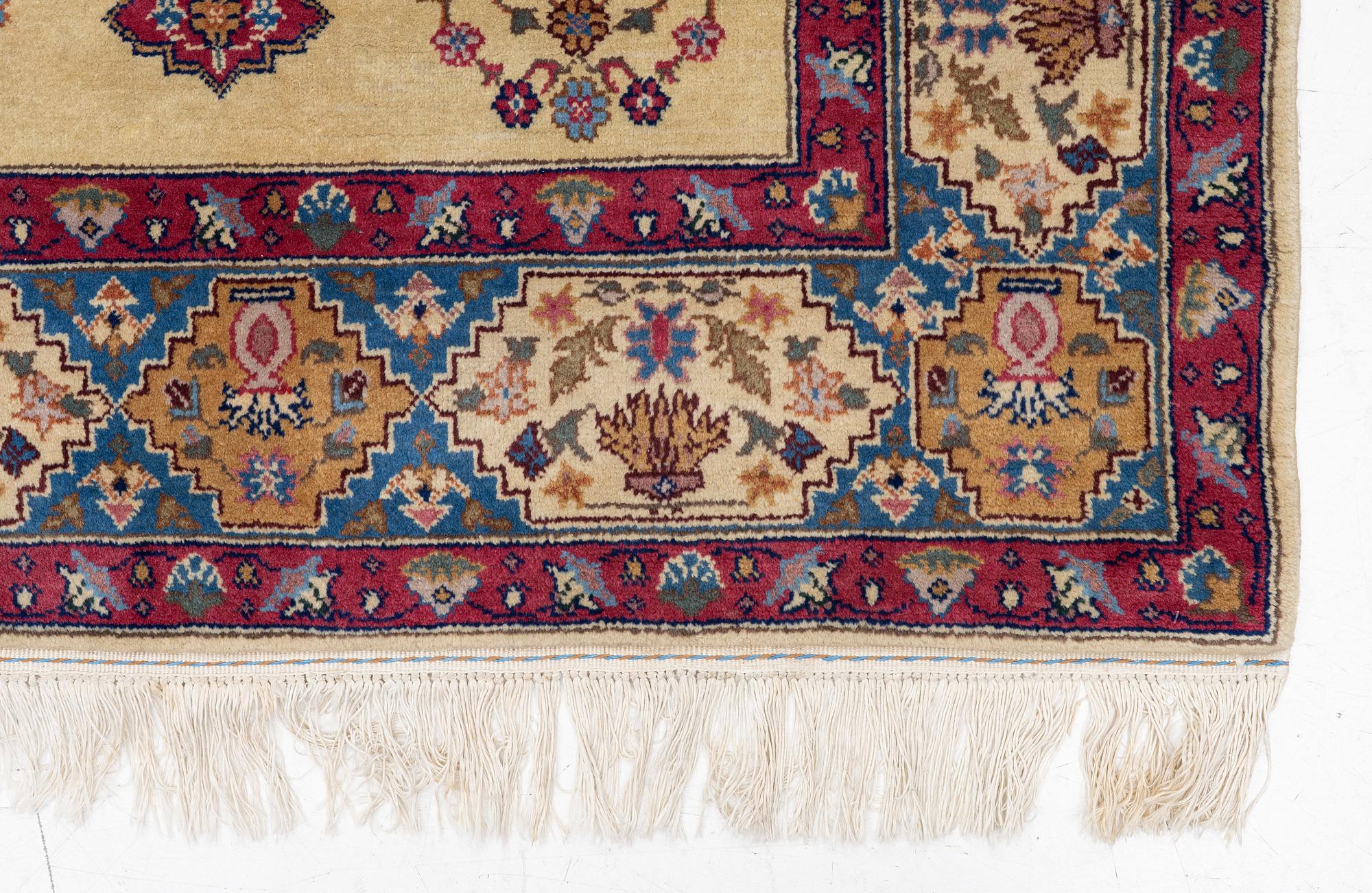A 'Karistan' carpet, Romania, 275 x 182 cm.