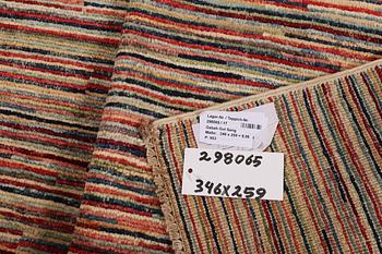 Matta, Gabbeh, ca 346 x 259 cm.