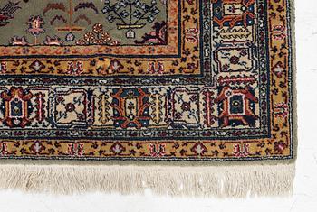 Carpet, approx. 192 x 192 cm.