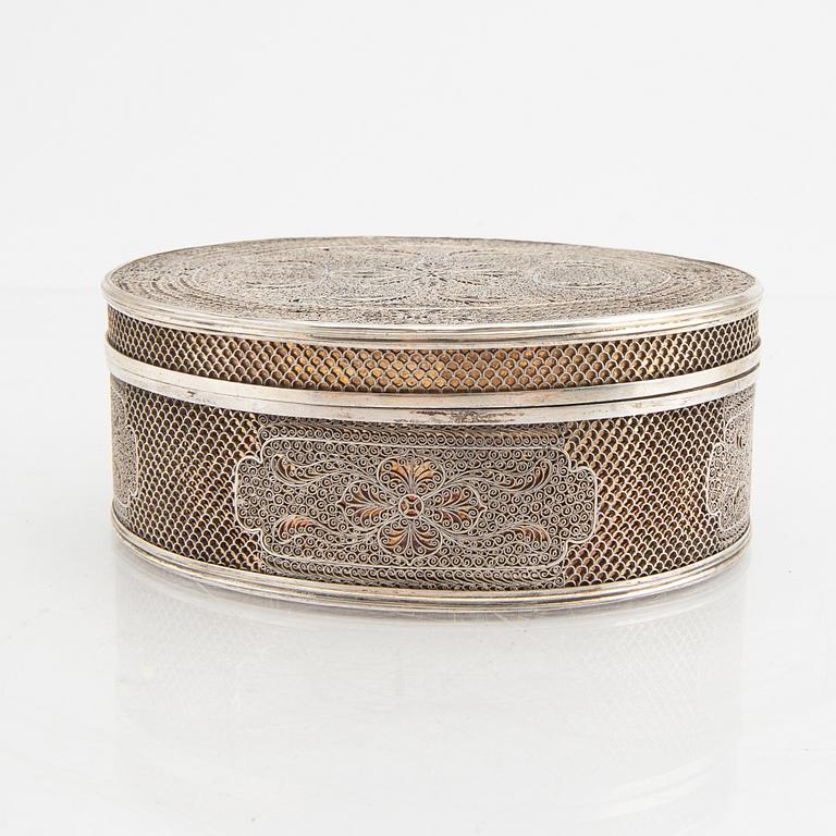 A Swedish 19th century silver box mark of JP Grönvall Stockholm 1824, weight 294 grams.