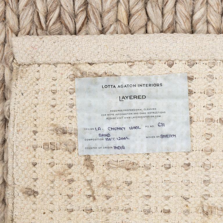 Matta, "Chunky wool sand", Lotta Agaton Interiors x Layered, ca 400 x 300 cm.
