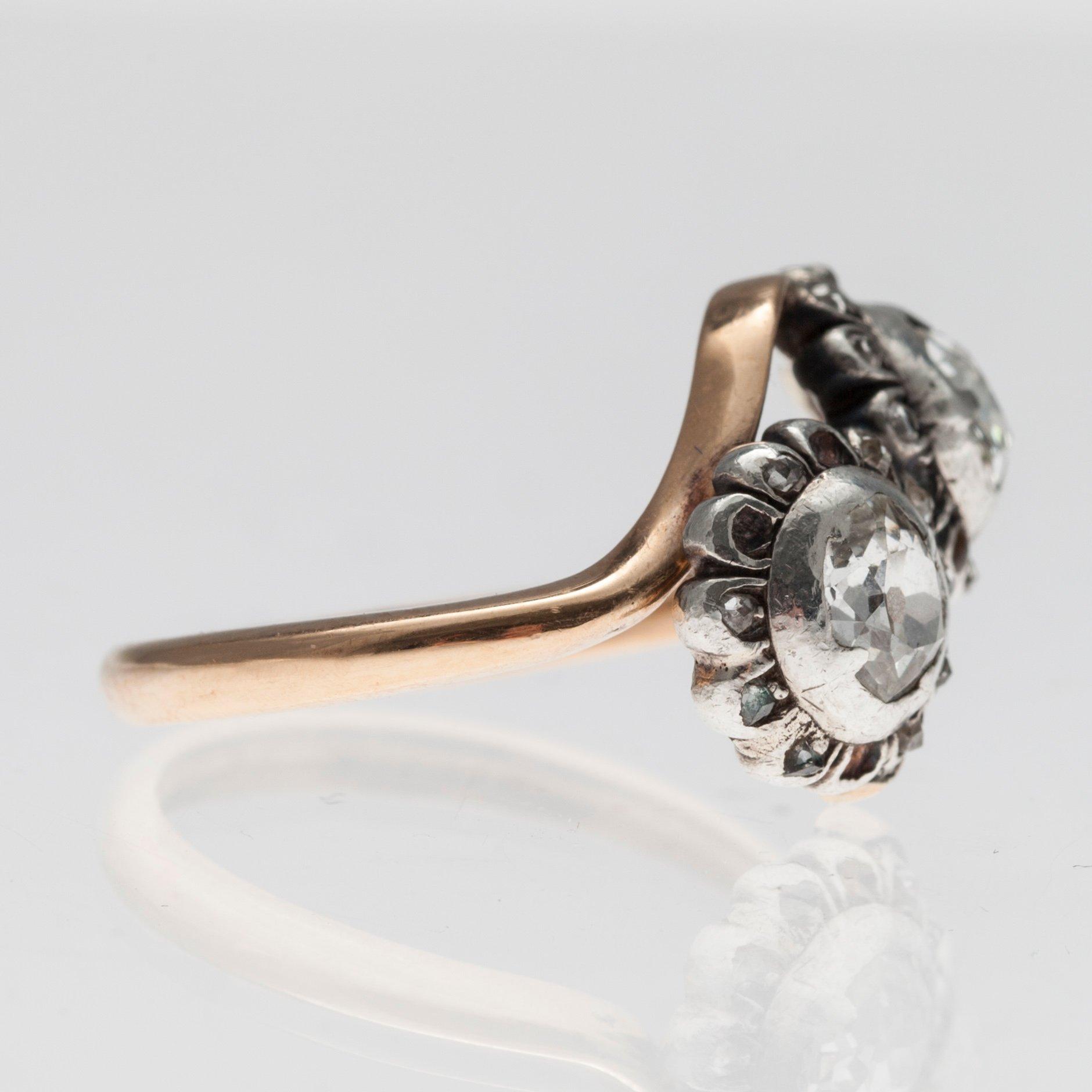 A RING, 18K gold, 2 old cut diamonds c. 1.6 ct. Tinted/si. Sweden 1948. Size 17,5. Weight 5,3 g.
