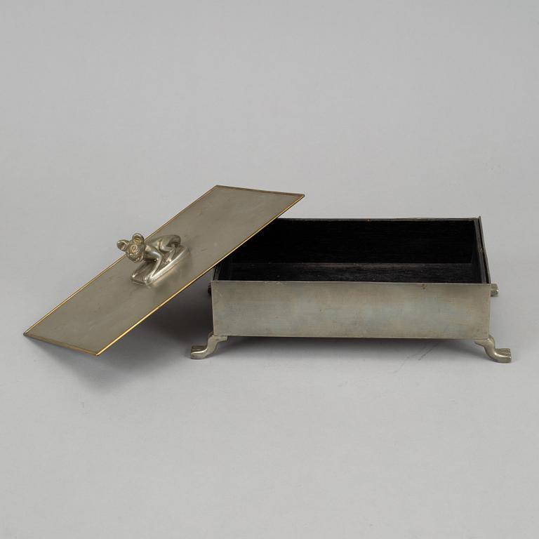 Firma Svenskt Tenn, skrin med lock, tenn, Stockholm 1928.