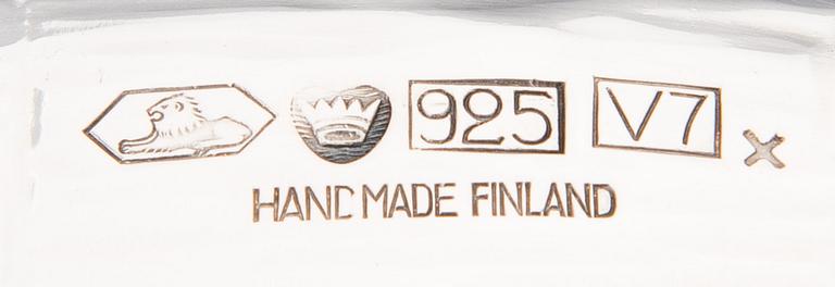 EVA HIDSTRÖM, SKÅL. Sterling silver och emalj. Hopeakeskus, Tavastehus 1974.