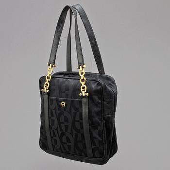 HANDVÄSKOR, 2 st, Bally samt Etienne Aigner, 1900-talets sista kvartal.