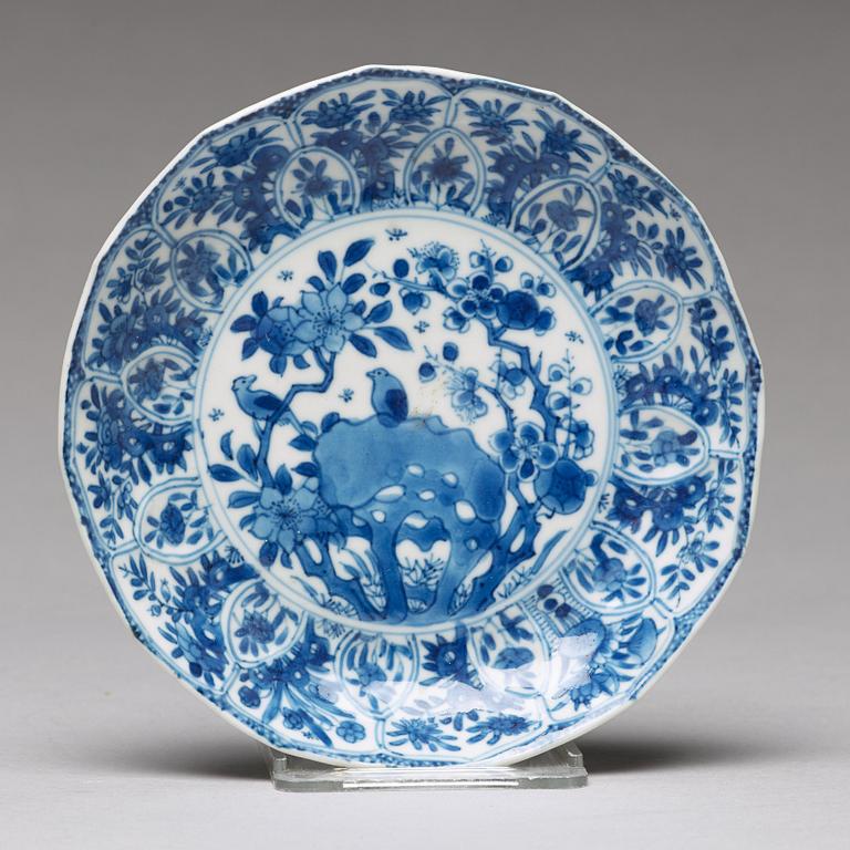 Six (2+2+2) blue and white cups with five (2+2+1) dishes, Qing dynasty, Kangxi (1662-1722).