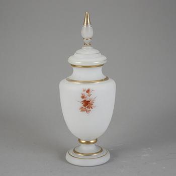 LOCKURNA, opalglas. Möjligen Frankrike, 1800-talets sista kvartal.