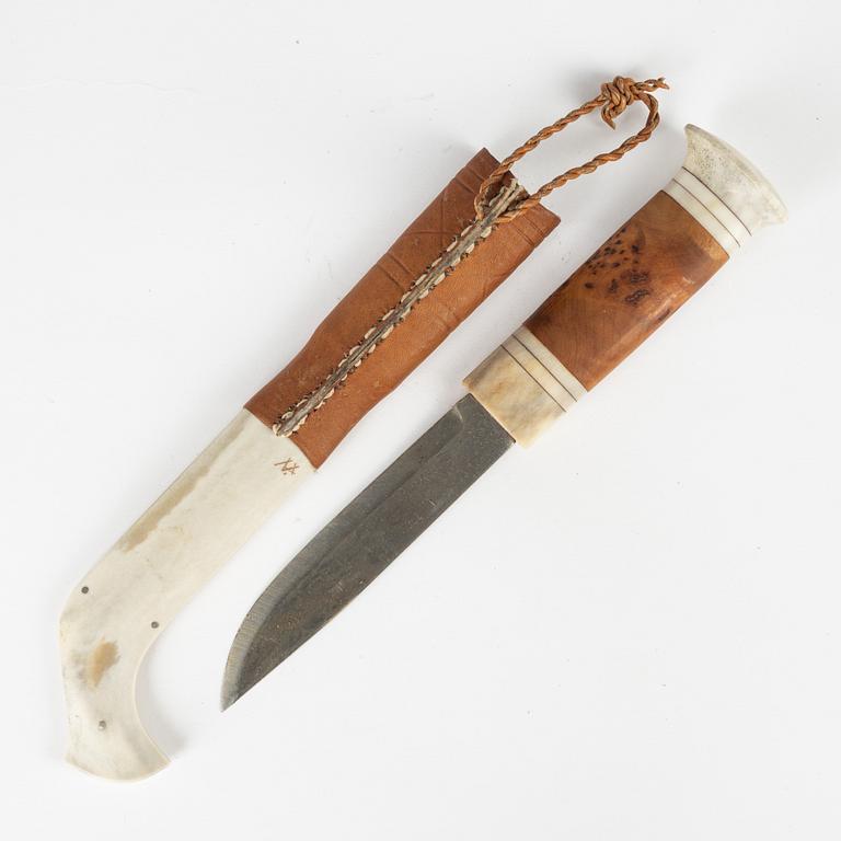 A reindeer horn knife by Nils Per Partapuoli, signed.