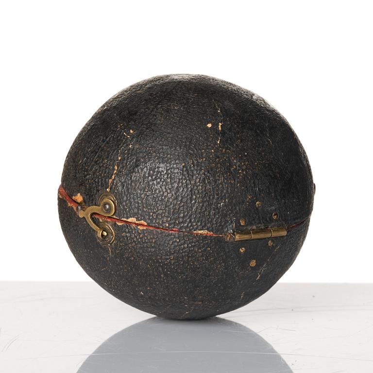 Reseglob med etui, av T. Harris & Son (globfabrikörer verksamma i London, 1802-1907), daterad 1812.