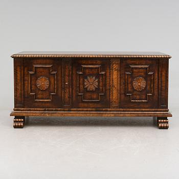 SIDEBOARD, sannolikt Axel Einar Hjorth, betsad björk, AB Svenska Möbelfabrikerna, Bodafors, 1920/30-tal.