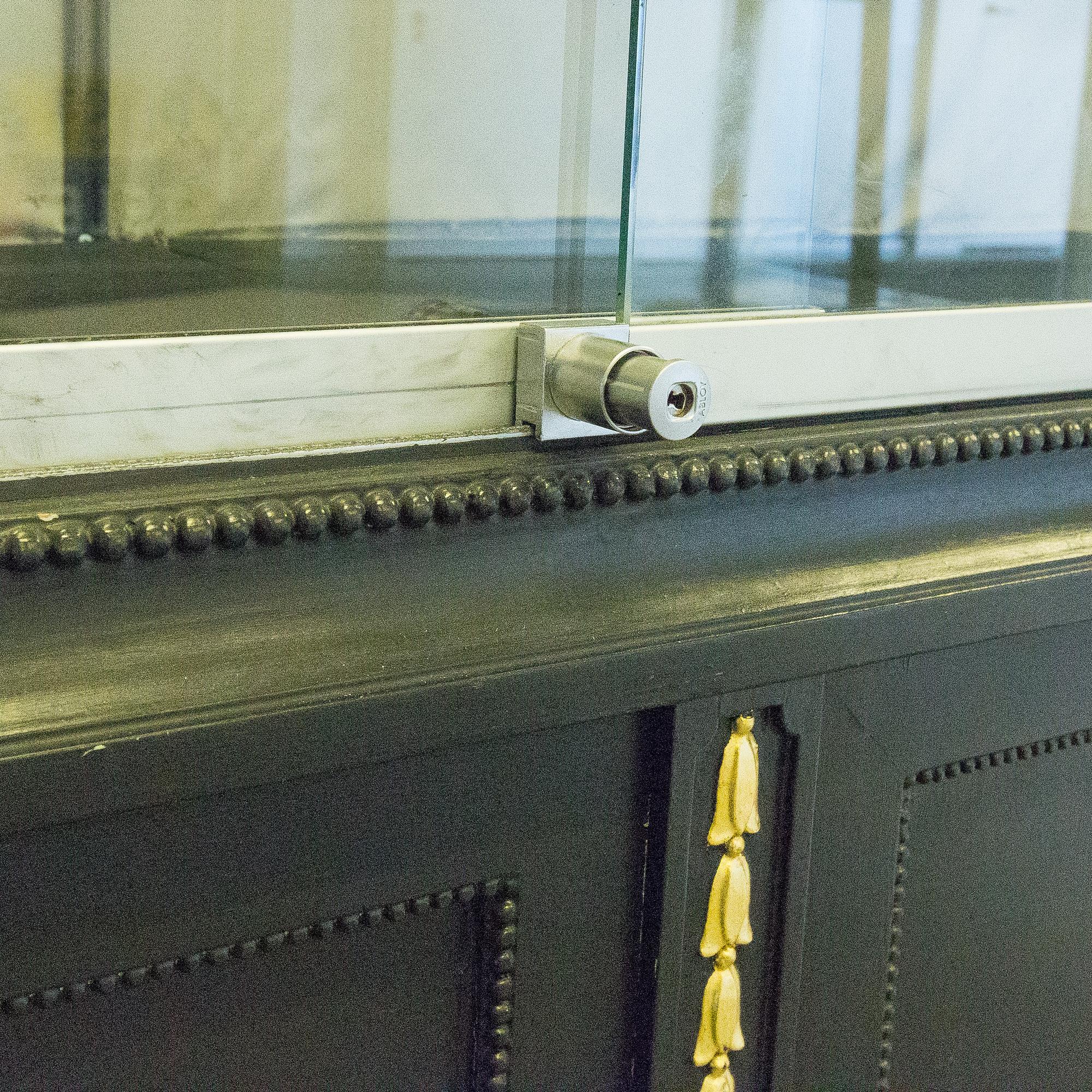 An early 20th century Gustavian style vitrine,