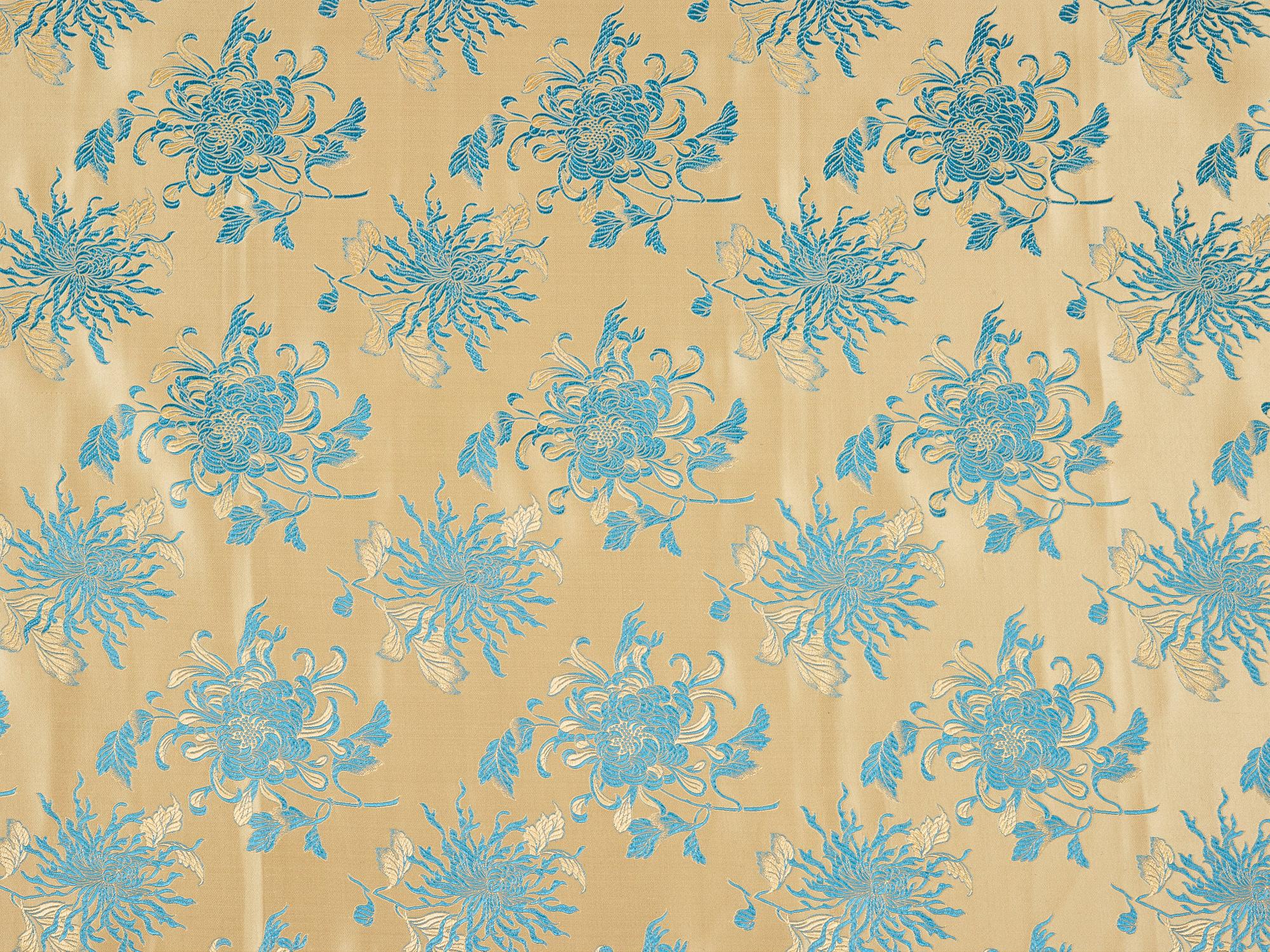 Three Chinese silk fabric rolls. 341,5 x 69 cm, 899 x 68 cm and 1290 x 68,5 cm.