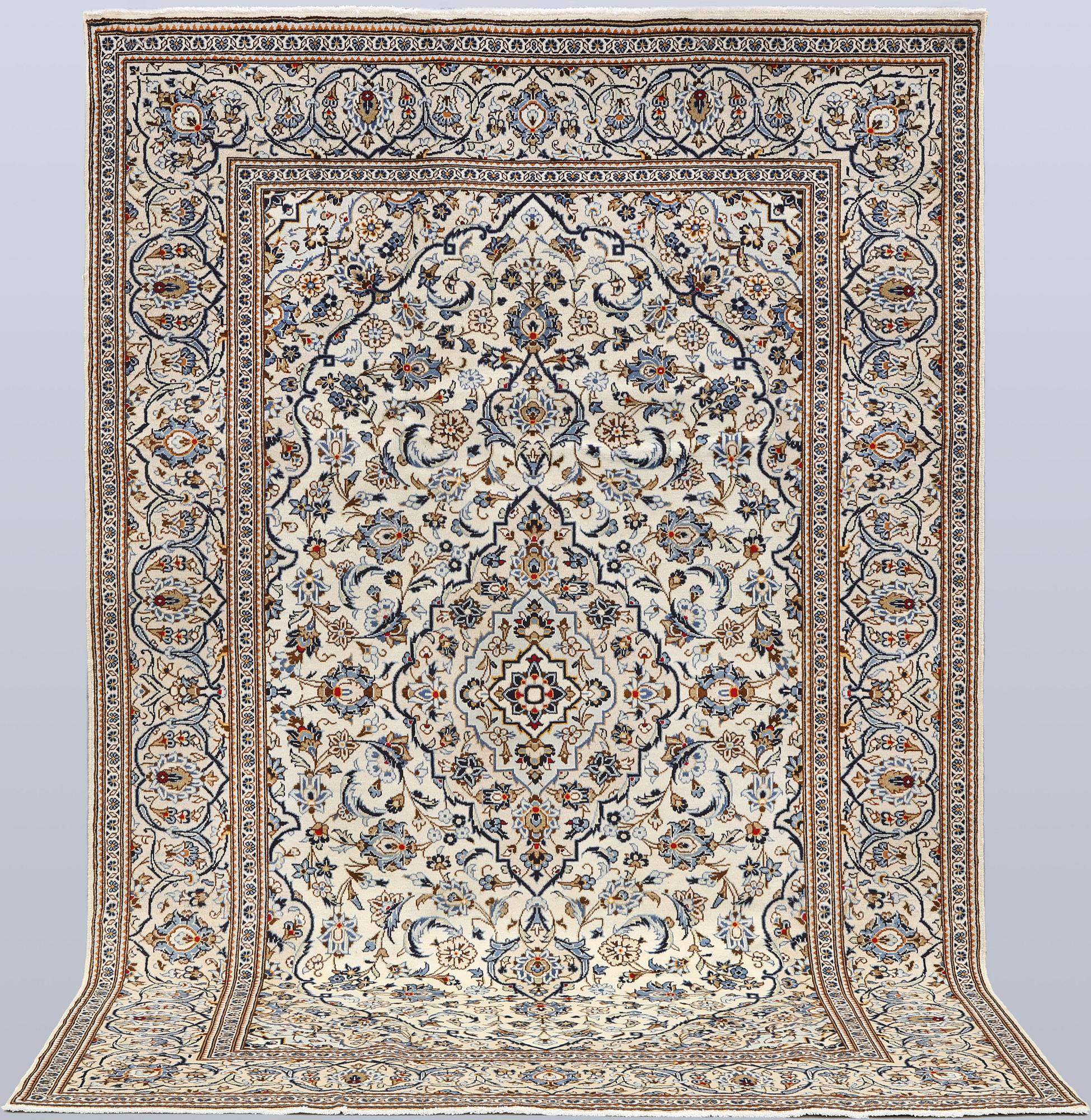 A Keshan carpet, 298 x 200 cm.