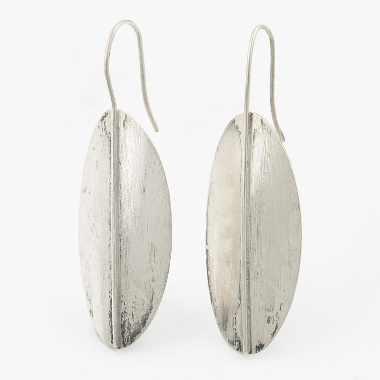 Sven-Erik Högberg, a pair of earrings in the shape of leaves, sterling silver, Gothenburg 1993.