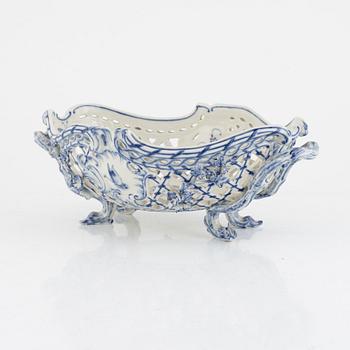 A porcelain bowl, KPM Berlin, circa 1900.