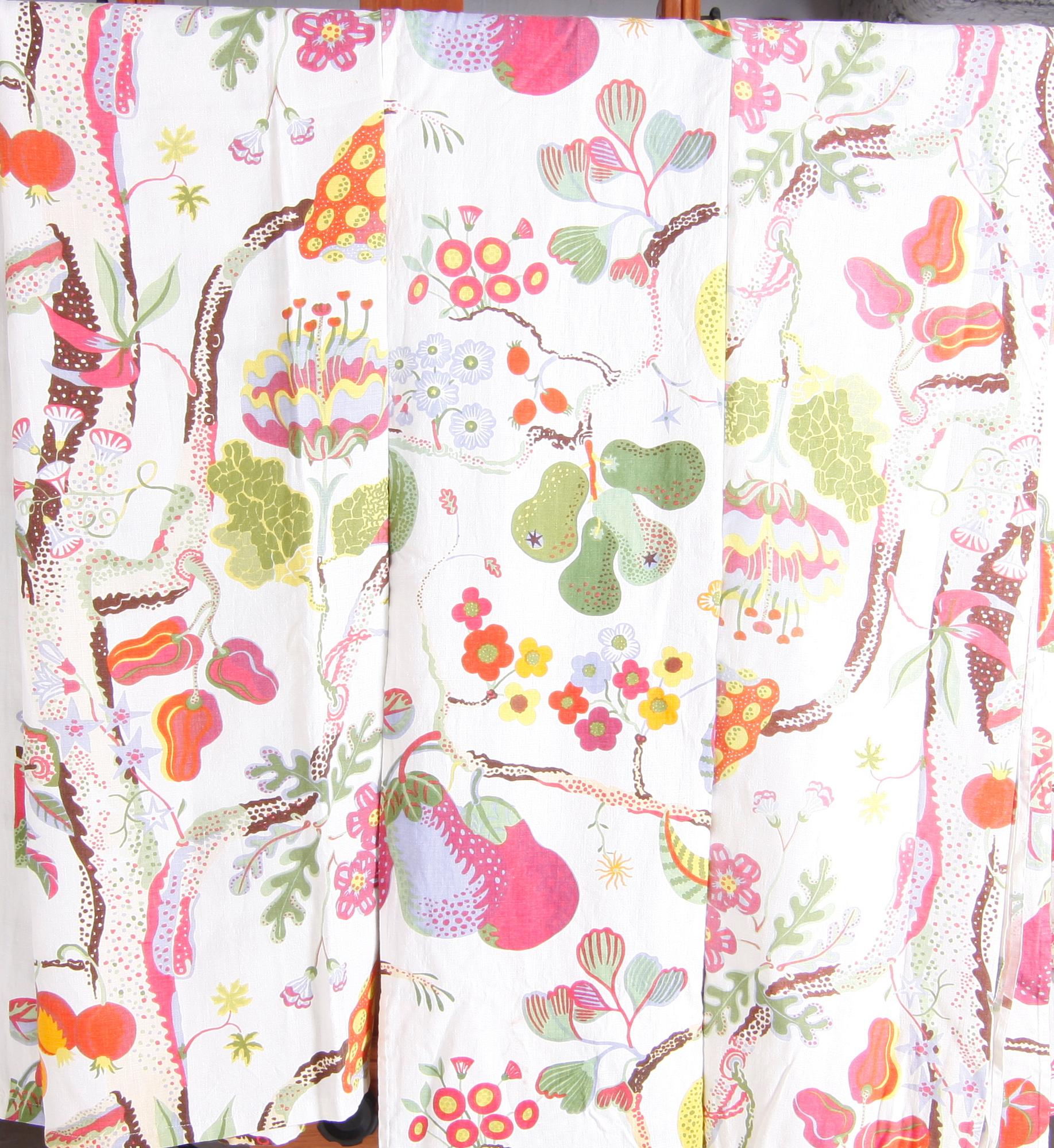 GARDINVÅDER. 3 st samt en mindre. "Vegetable Tree", design Josef Frank, Firma Svenskt Tenn.