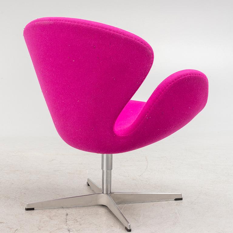 Arne Jacobsen, armchair, "The Swan", for Fritz Hansen, 2011.