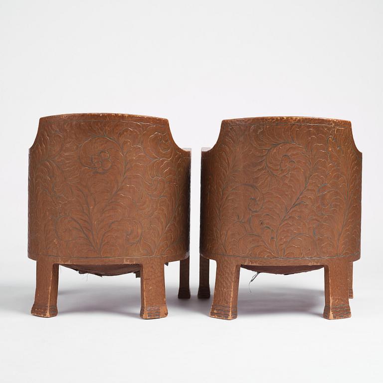 Otto Wretling, attributed to, a pair of Art Nouveau pine chairs, Sweden early 20th century.