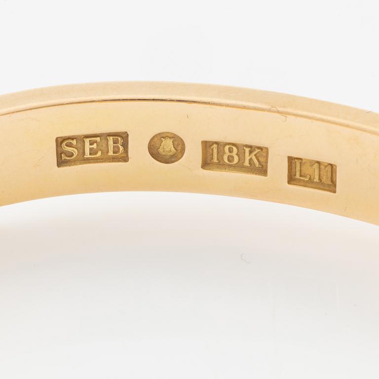 Bracelet, Sebastian Schildt, with a charm in the form of faces, probably Olle Ohlsson, 18K gold.