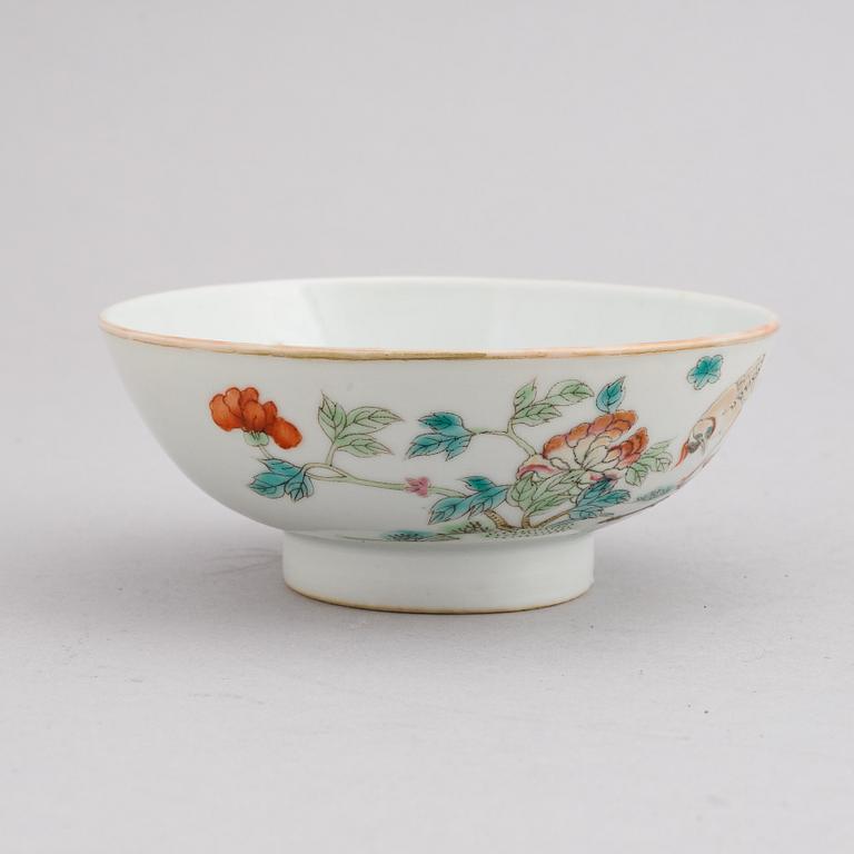 A Chinese crane and deer bowl, around the year 1900.