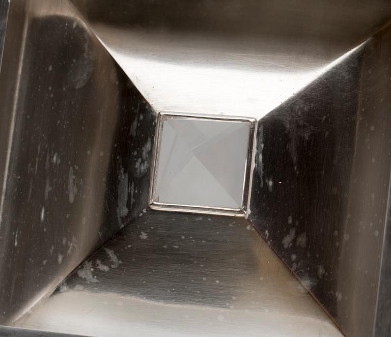 DOSA, silver, Konstfackskolan, Stockholm, 1987. Vikt ca 650g.