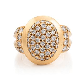 A Cartier ring in 18K gold set with round brilliant-cut diamonds.