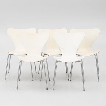 Arne Jacobsen, Four 'Series 7' chairs, Fritz Hansen Denmark 1970.