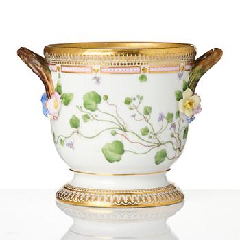 Ytterfoder/Vinkylare, porslin. 'Flora Danica', Royal Copenhagen, Danmark, 1900-tal.