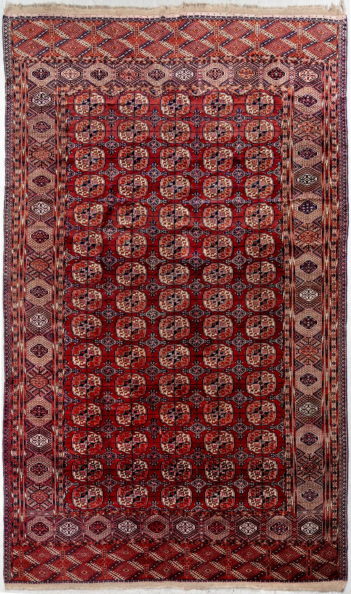 An antique Tekke turkmen carpet ca 328x232 cm.