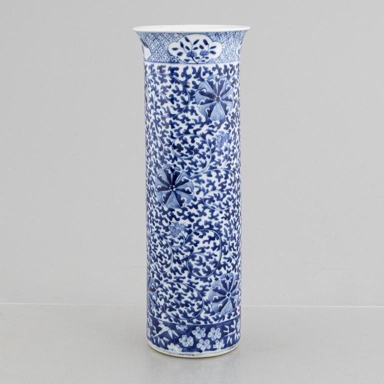 Vas, porslin, sen Qingdynasti, omkring 1900.