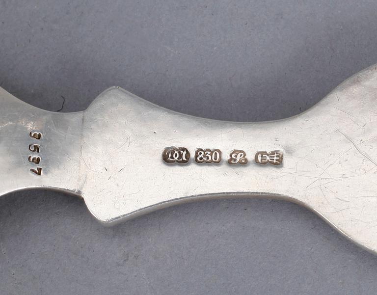 PARTI SILVER, 9 delar, mestadels svenskt samesilver, 1900-tal. Total vikt ca 256 gram.