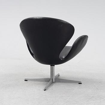 Arne Jacobsen,  fåtölj, "Svanen", Firtz Hansen, Danmark, 1960/70-tal.
