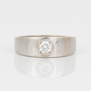 RING, 18K vitguld med briljantslipad diamant, 0,48 ct. Total vikt ca 6,43 g.