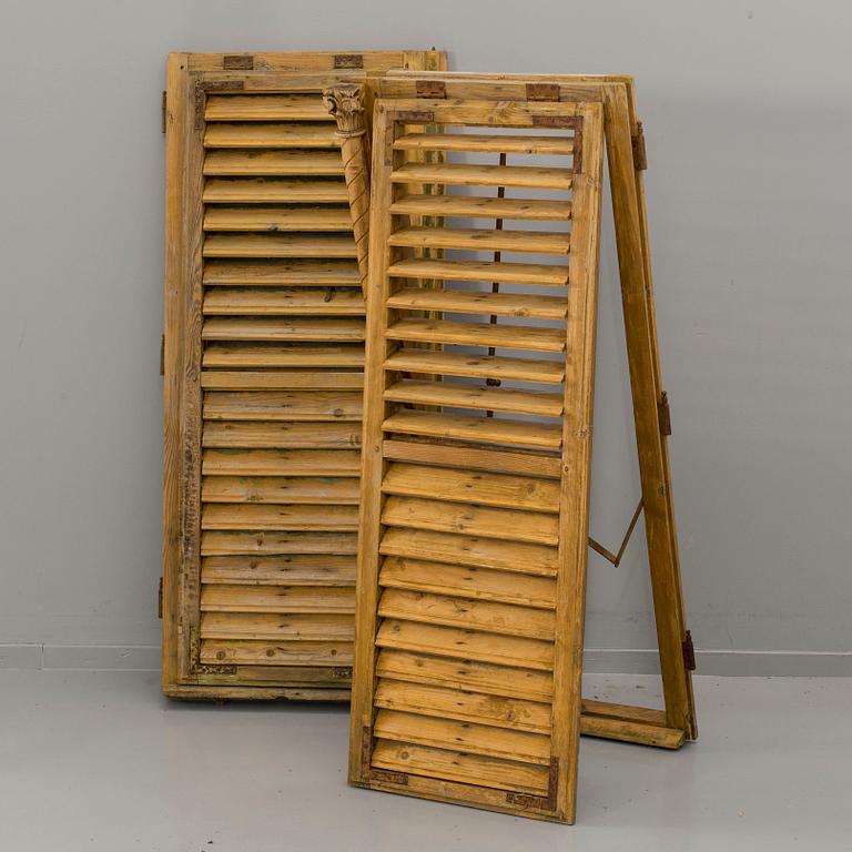 FÖNSTERLUCKOR, ett par, Europa 1900-talets första hälft.