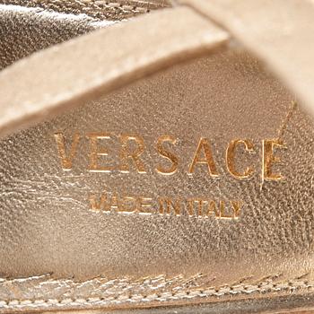 SKOR, Versace.