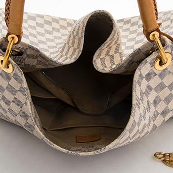 Louis Vuitton, an 'Artsy MM' handbag.