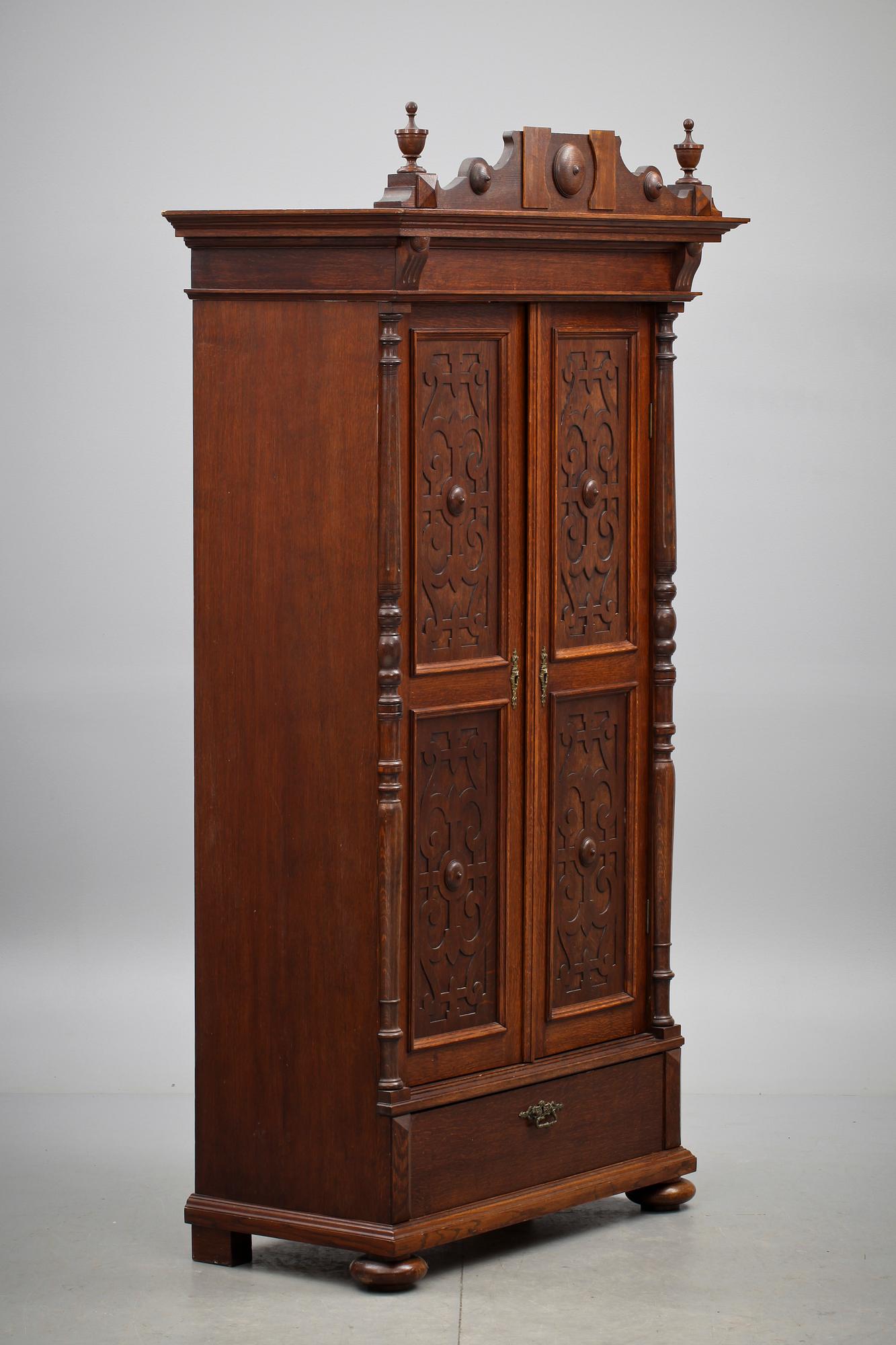 SKÅP, nyrenässans, omkring sekelskiftet 1800/1900.