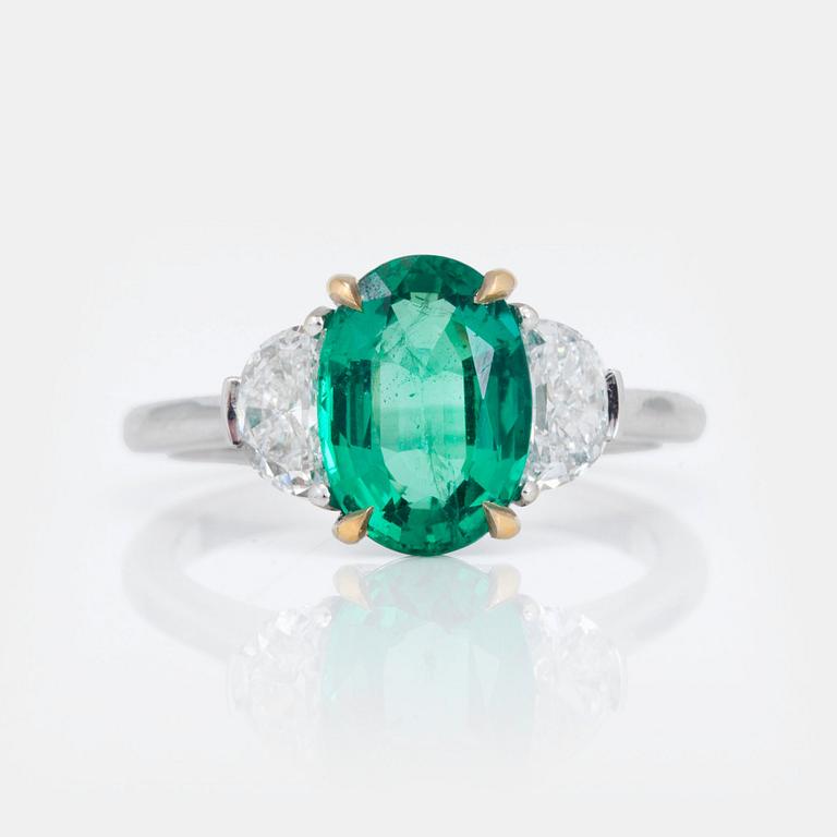 A circa 2.29ct emerald and brilliant cut diamond ring.