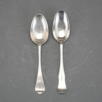 MATSKEDAR, 2 st, silver, Wolter Siewers, mästare 1693-1722, Norrköping samt Carl Schmidt, Köping, 1777. Vikt ca 240 g.