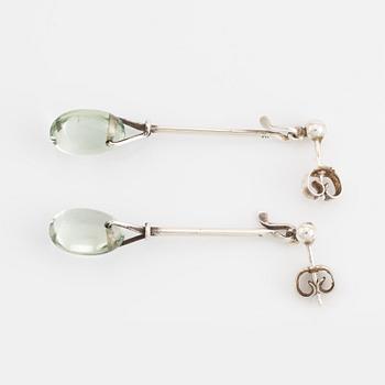 Vivianna Torun Bülow-Hübe, Örhängen, "dew drop" silver med prasiolit, Georg Jensen.