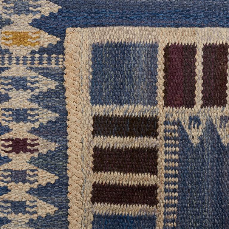 Barbro Nilsson, MATTO, "Salerno blå med enkel bård", flat weave, ca 312 x 203,5 cm, signed AB MMF BN.