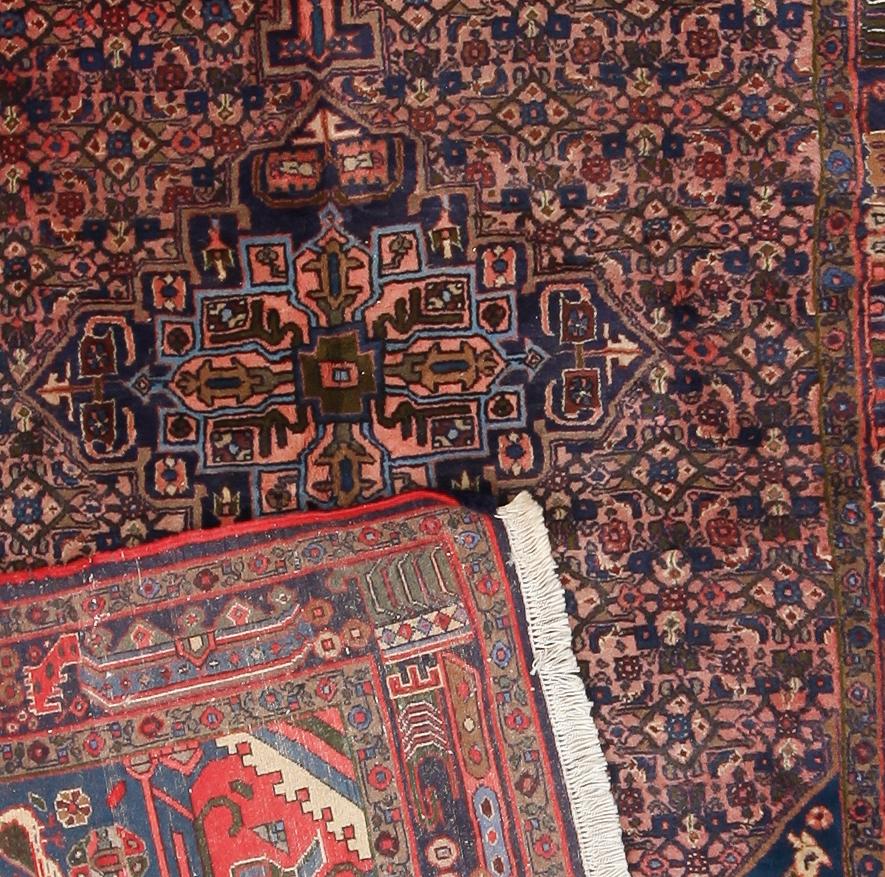 MATTA, orient. Ca 250 x 150 cm.