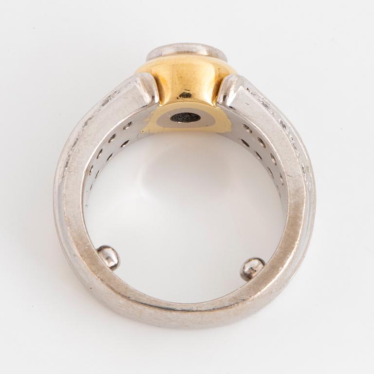 Brilliant-cut diamond ring.